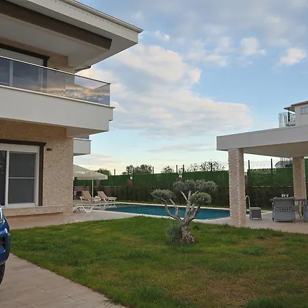 Villaozden Βίλα